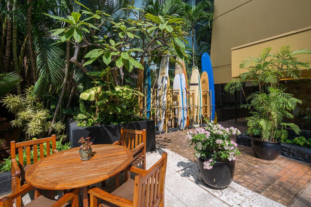 Gorgeous One Bedroom Bamboo Blocks From The Beach Гонолулу Экстерьер фото
